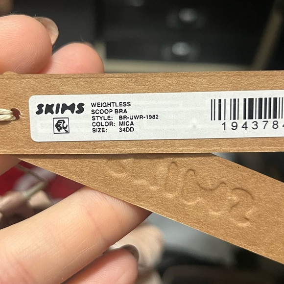 *NWT* SKIMS Weightless Scoop Bra - Mica - Picture 7 of 7